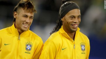Неймар с огромным отрывом опередил Роналдиньо в споре за лучшего футболиста Бразилии