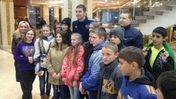 Футболисты сборной России встретились с воспитанниками ростовского детского дома