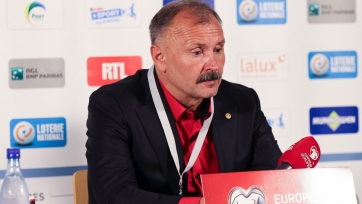 Наставник сборной Беларуси прокомментировал сокрушительное поражение от шведов