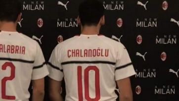 «Милан» сшил для Чалханоглу футболку с ошибкой в фамилии