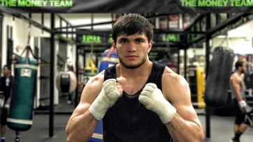 Непобежденный казахстанский боксер провел спаринг с бывшим соперником «Канело»