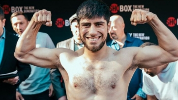 Казахстанский боксер бросил вызов известному американцу