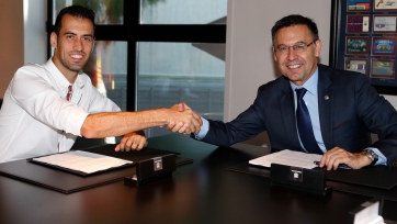 Официально: Бускетс продлил сотрудничество с «Барселоной»