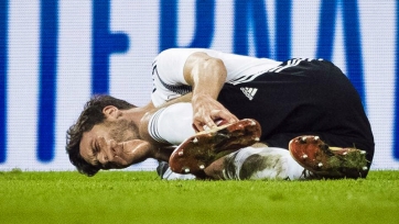 Защитник сборной Германии повредил лодыжку в матче с Россией