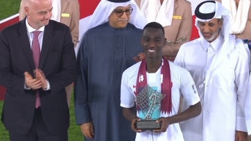 Нападающий сборной Катара шедевральным голом через себя вошел в историю Кубка Азии и стал лучшим игроком турнира. Видео