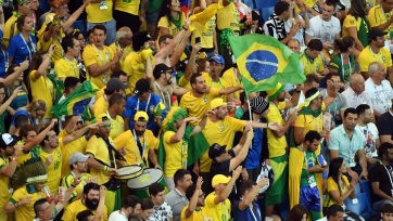 Фанаты Бразилии ночью взрывали петарды под окнами футболистов сборной Аргентины. Видео