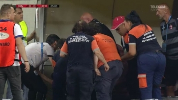 Тренер румынского клуба перенес сердечный приступ во время матча. Видео