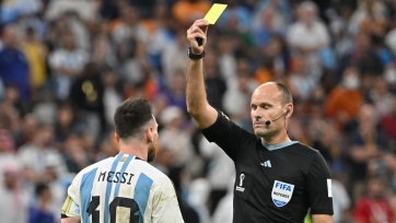 В матче Нидерланды – Аргентина было показано рекордное количество карточек 