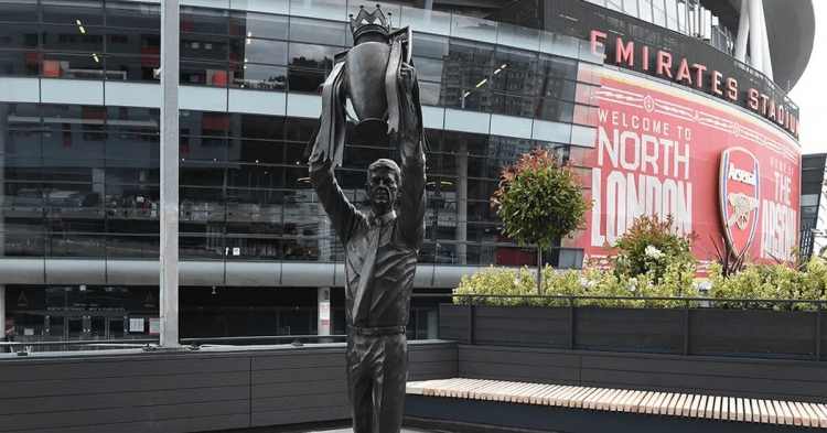 «Арсенал» установил статую Венгеру. Фото